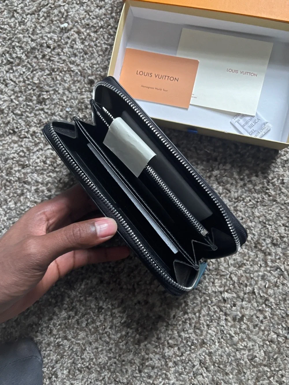 Louis Vuitton Damier Graphite Zip-Around Wallet with Box - Picture 2 of 3